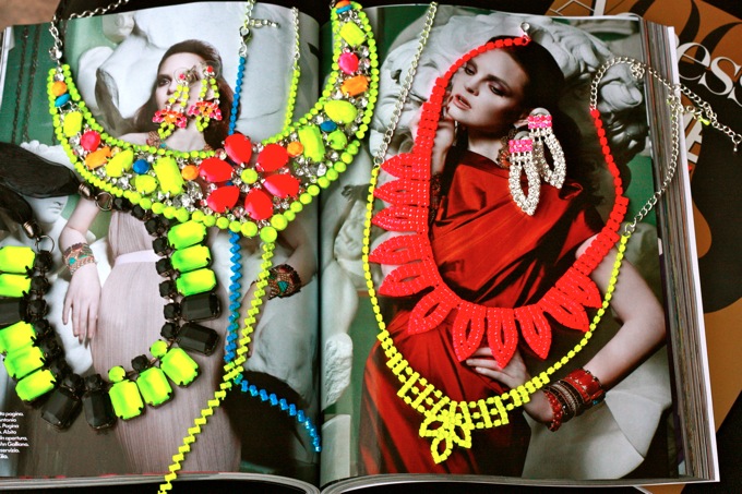 fluo necklace