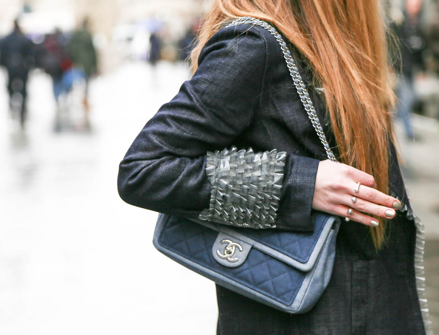 jeans su jeans e trasparenze